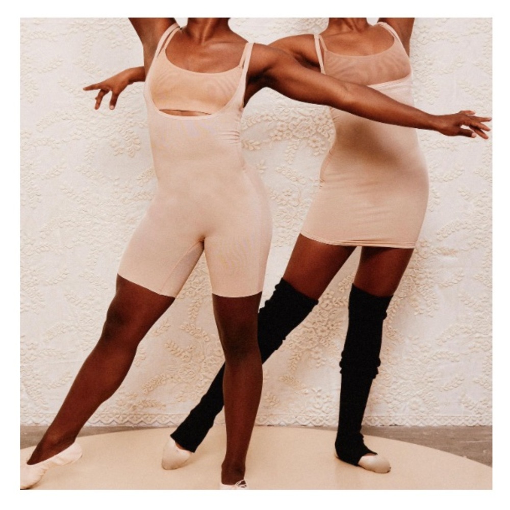 SKIMS SHEER SCUPLT SLIP in Marble